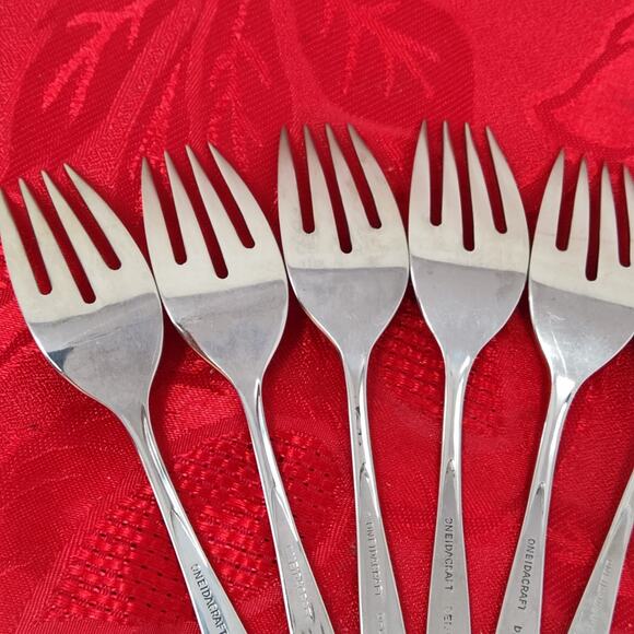 8X SF Oneida Oneidacraft Deluxe Stainless Wintersong Salad Forks - Picture 9 of 13